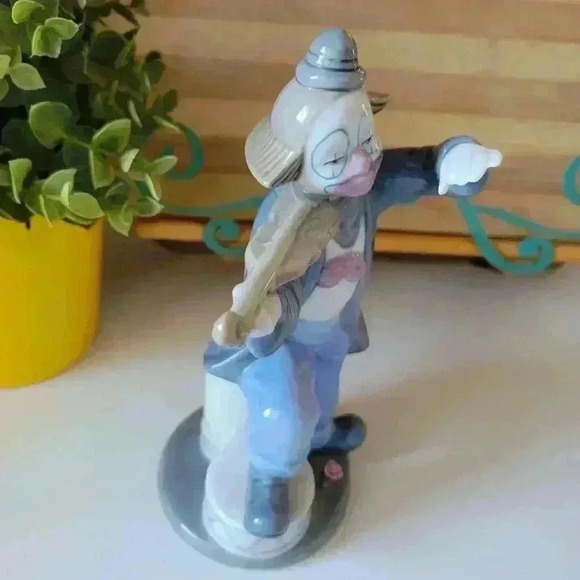 Vintage 1992 PAUL SEBASTIAN Clown Playing Violin Tall 8" Fine Porcelain - Picture 9 of 16